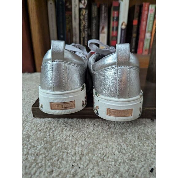 Ted Baker London Roulym Metallic Silver Floral Sneakers Women's Size 9 - Picture 2 of 6